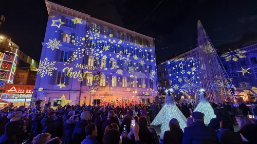 efekt-projektor-iluminacji-gobo-swiateczne — kopia.jpg